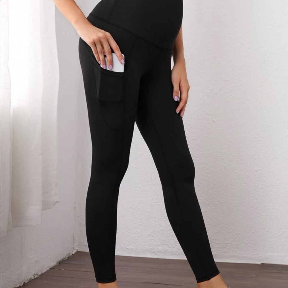 Maternity black athletic pants with pockets